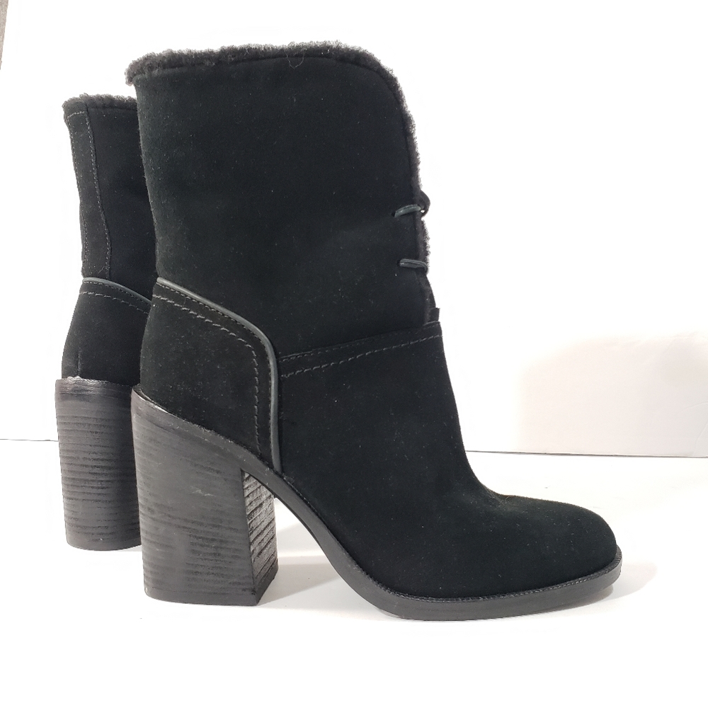 UGG Jerene Sheepskin Linning Women's Boot Size 7